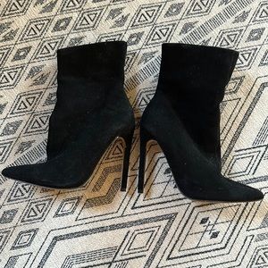 Steve Madden size 5.5. True to size